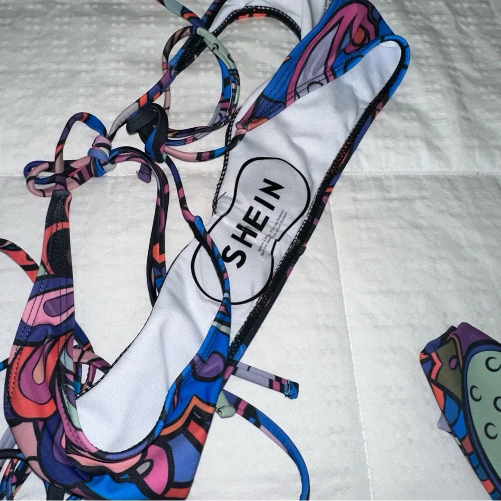 SHEIN Bikini set with head scarf - Picture 7 of 8
